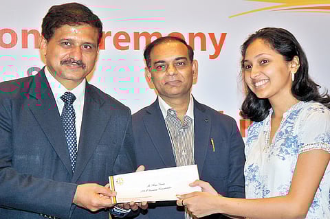 JITO distributes scholarships