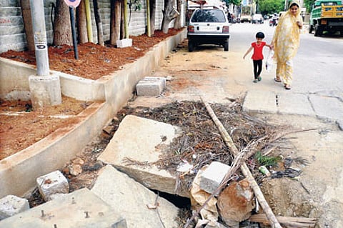 Curious case of missing footpath