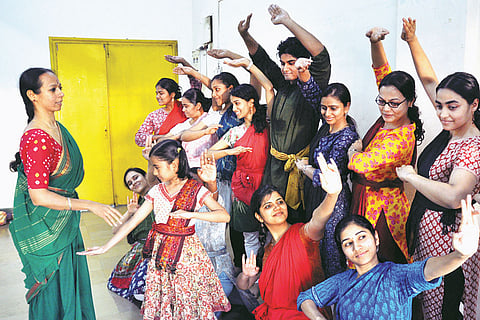 Signs of dance, pure research