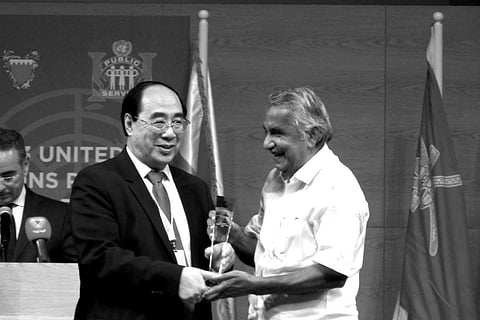 Oommen Chandy receives UN award