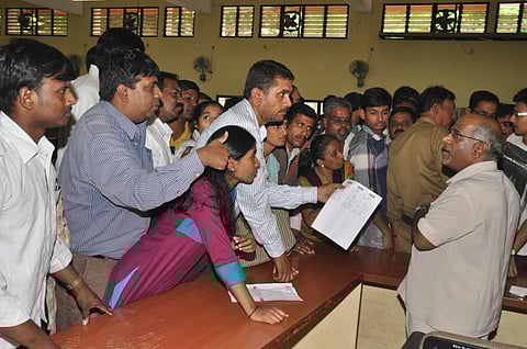 Slow servers delay CET fee payment