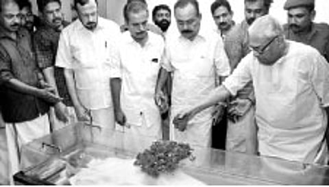 Leaders, general public throng to get a last glimpse of 'Asan'