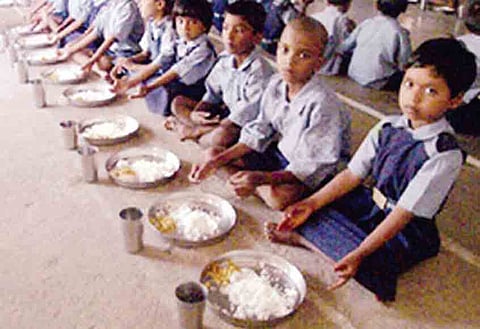 SMS-based monitoring mechanism for MDM