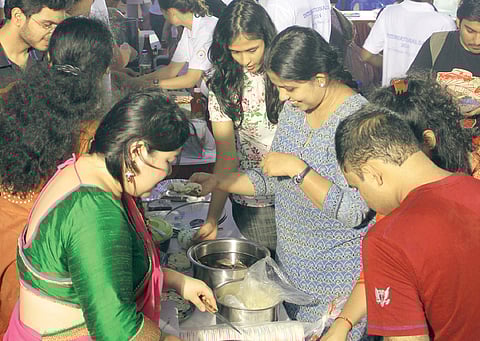 Int’l Students Turn Chefs on IIT Campus