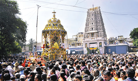 Old Rituals Still Thrive in City