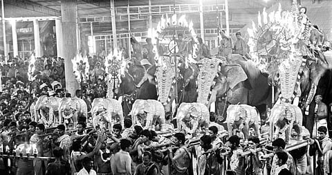 Thousands Throng Ettumanoor Temple for 'Ezhara Ponnana'