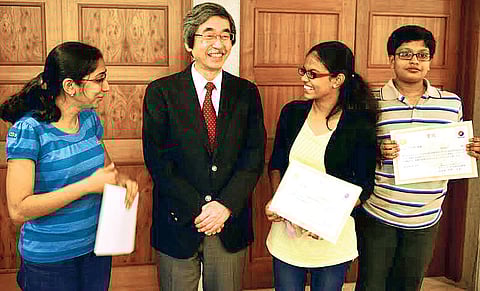 Thumbi in Tamil, Thombo in Japanese!