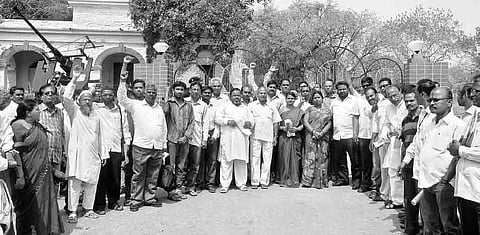 Angry Residents Threaten to Block Army Vehicles