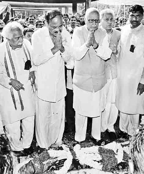 Laxman Bid Tearful Adieu by BJP Leaders