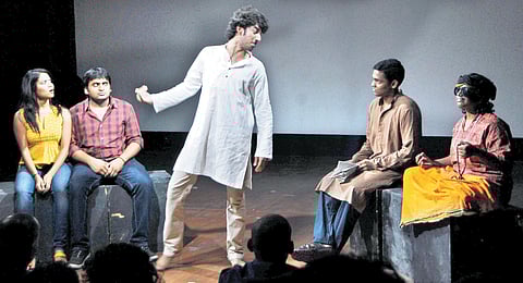 31 Actors, 7 Directors... That's a Kichadi Alright!