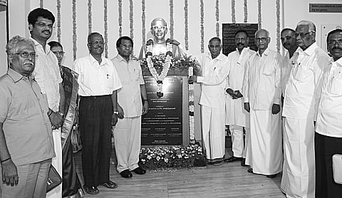 Honour for Scholar 'Mu Va' as VIT Unveils His Statue