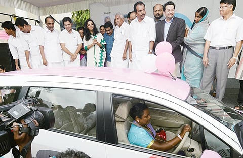 'She Taxi' Service Launched in City'