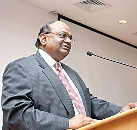 Former med varsity VC, quells 2ooo bone cancers