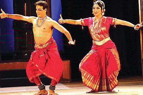 Vani, Sathya Explore Door Theme with Astonishing Virtuosity