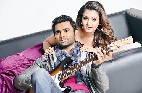 Nazia Hussain in Telugu Remake of Aashiqui 2