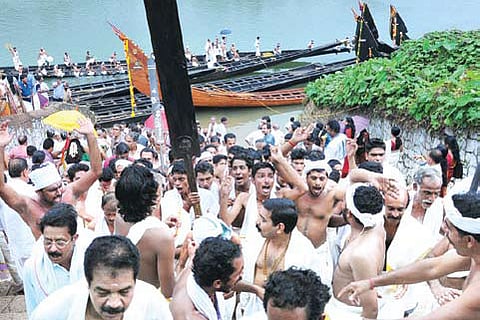 Annual Vallasadya Offerings at Aranmula Temple Begin