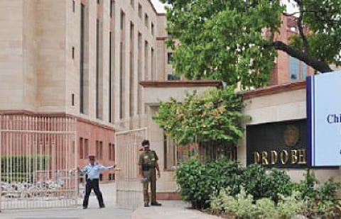 Navy Seeks to Oust Squatter Army From Prime Delhi Plot