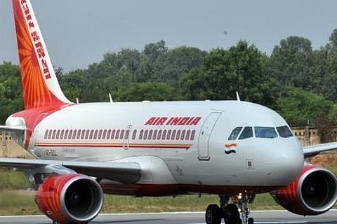 Hydraulic Failure Forces AI Plane to Make Emergency Landing