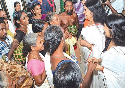 Kani Tribe Members Visit Royal Family