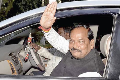 CM Walks Jharkhand's Non-Tribal Tightrope