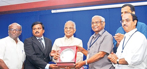 Use of Tamil Fonts Gets Award for Editor