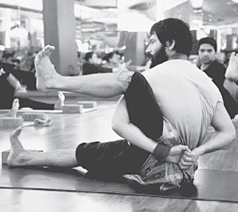 Steps to Perform Eka Pada Sirsasana – Preparatory Pose