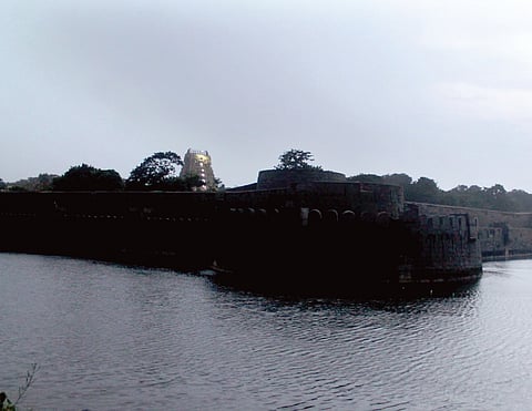Apathy Keeps Vellore Fort Dark