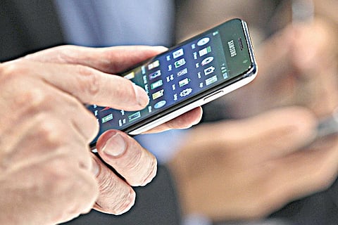 Only 7 Percent of Indians Aged Over 50 use Mobile Internet: Study