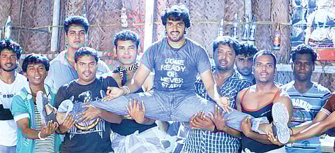 Aaya Vada Sutta Kadhai: A Rib-Tickling Ride