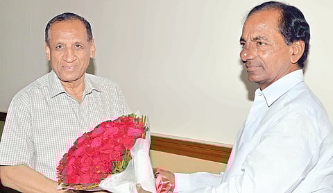 KCR Holds Talks With Governor, Opposes AP's Section 8 Demand