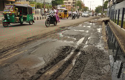 VMC Boss Orders Desiltation of Drains