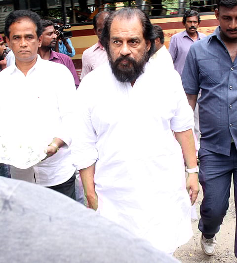 Singer Yesudas arrives at M.S.Viswanathan's residence to pay tribute to the Veteran music composer | EPS