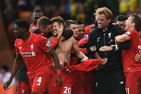 Liverpool's Adam Lallana (third left) with his teammates and manager Jurgen Klopp (second right) at Carrow Road, Norwich, England. (File|AP)