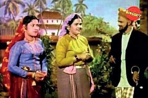 A still from Kandam Becha Coat