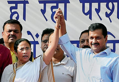 Delhi CM Arvind Kejriwal and West Bengal CM Mamata Banerjee join hands at a mass rally against demonetisation. (PTI)