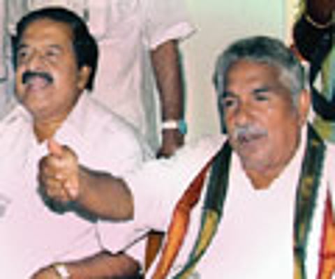 Oomen Chandy with Ramesh Chennithala (File photo)