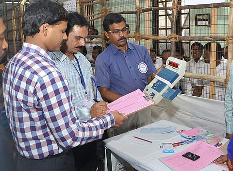 Counting commences for Tirupparakundram by-poll at Madurai govt medical college, on Tuesday. (KK Sundar | EPS)