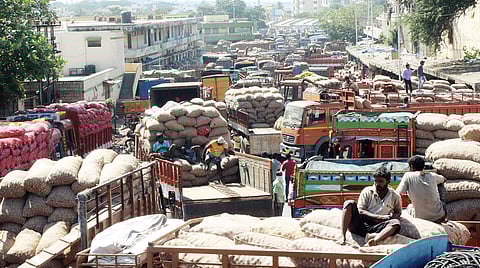 The demonetisation move has dealt a big blow to the traders at APMC yard as the wholesale business sees around 90 per cent cash transactions | s manjunath