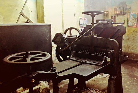 A manual printing machine at the press. | Express Photo