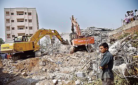 Dealings of corrupt GHMC staff behind Nanakramguda building collapse: K T Rama Rao