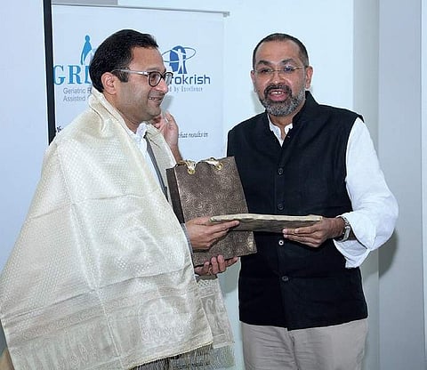 (left) Dr Niruj Agarwal with Dr ES Krishnamoorthy
