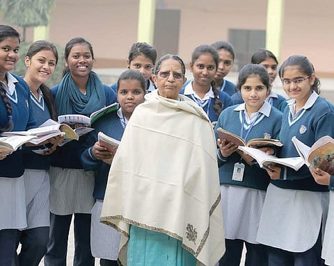 Indu Bala with students|SHEKHAR YADAV