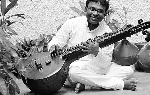 Curves and Lines of Carnatic Music in a Box