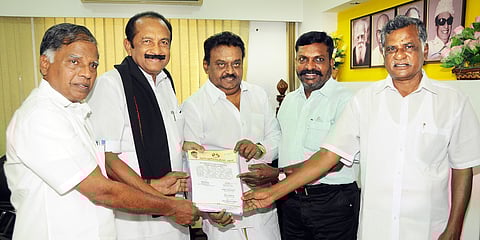DMDK boss joins hands with PWA, will be projected as CM candidate; party to contest 124 seats; new grouping to be called Vijayakant Alliance. | EPS