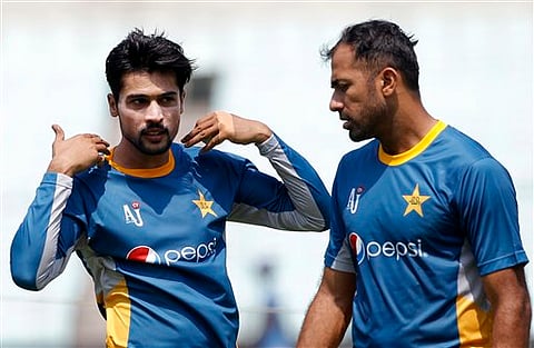 Pakistan fast bowler Mohammad Amir (L) (File|AP)