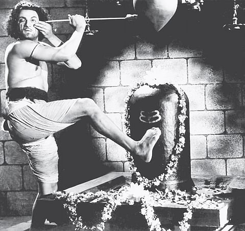 A still from Bedara Kannappa