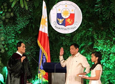 New Philippine President Rodrigo Duterte, second from right, takes his oath before Philippine Supreme Court Associate Justice Bienvenido Reyes during inauguration ceremony in Malacanang Palace Thursday, June 30, 2016 in Manila. (AP)