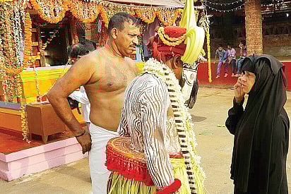 Muslims worship Ali Bhoota at Hindu temple in Arikady