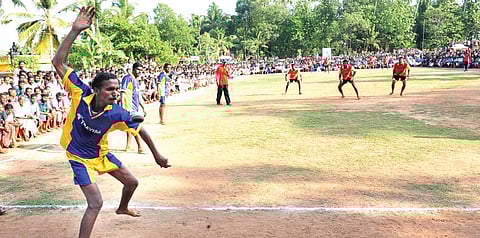 Strike the ball in six different ways in this barefoot game
