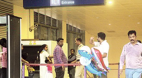 Parents, take note: Balloons, balls banned on the Metro